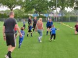 Laatste training S.K.N.W.K. JO7-1 van seizoen 2022-2023 (partijtje tegen de ouders) (13/130)